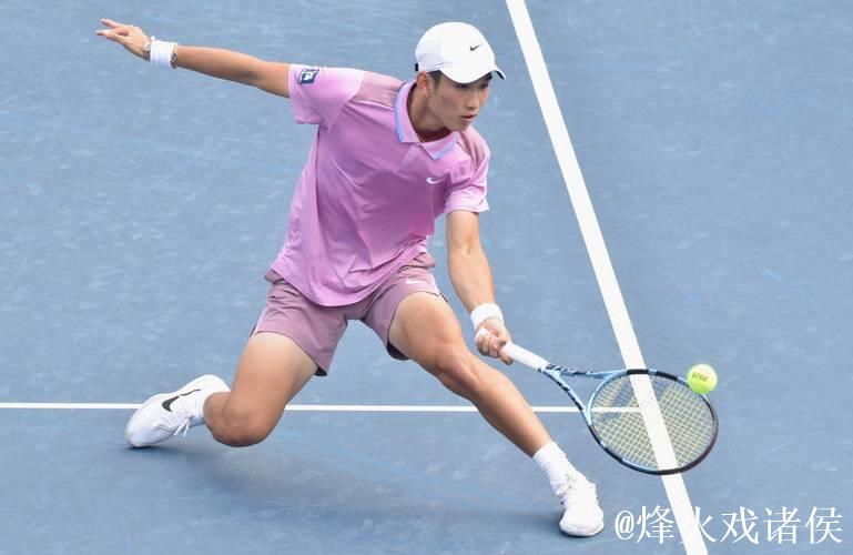 商竣程直落两盘击败索内戈 闯入香港网球公开赛八强 商竣程直落两盘击败索内戈 闯入香港网球公开赛八强
